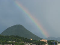 ��o�t�߁A�i�q�̎ԑ����猩������