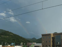 ��o�t�߁A�i�q�̎ԑ����猩��������ƕ���