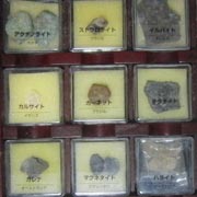 �^�񒆂��Ξ֐�