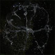 �f�J�����̔j��